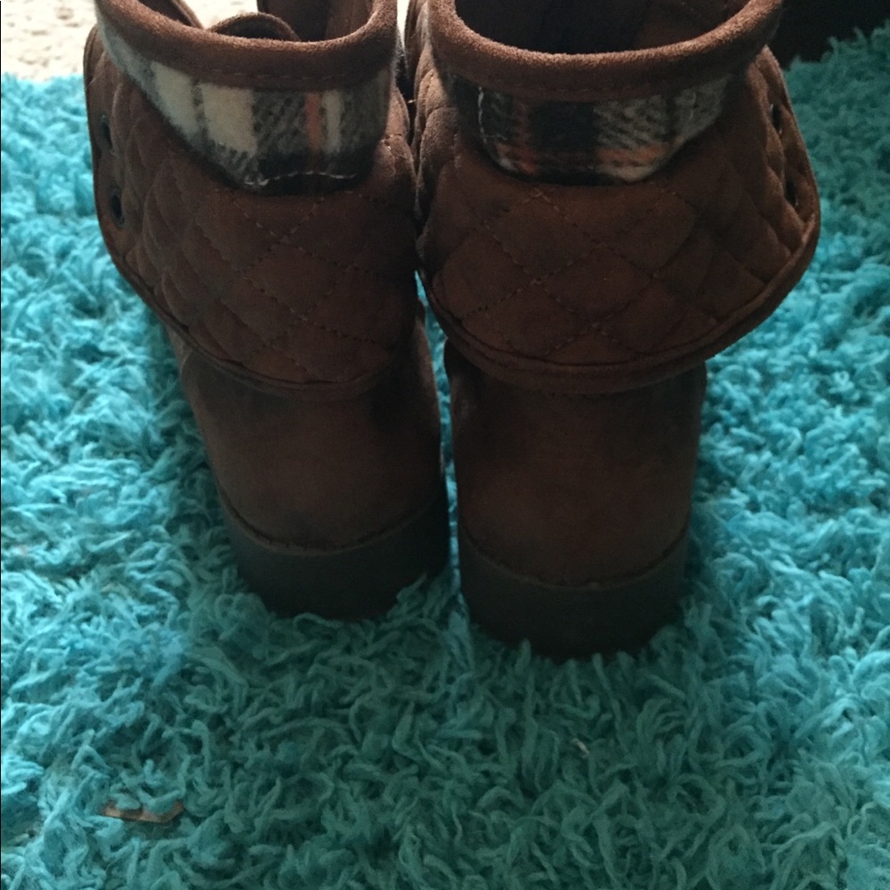 Boots - Picture 4 of 5